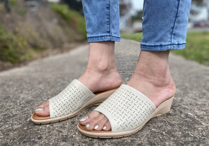 Usaflex Endigo Womens Brazilian Comfy Cushioned Leather Slides Sandals