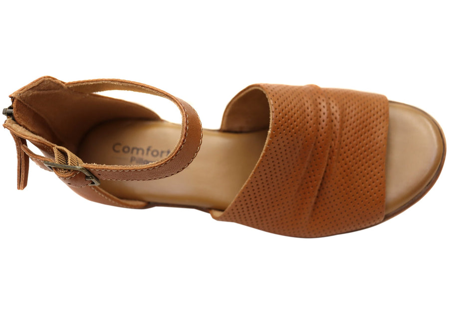 Comfortiva Newnan Womens Comfort Footbed Wide Fit Leather Sandals