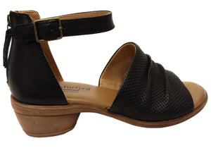 Comfortiva Newnan Womens Comfort Footbed Wide Fit Leather Sandals