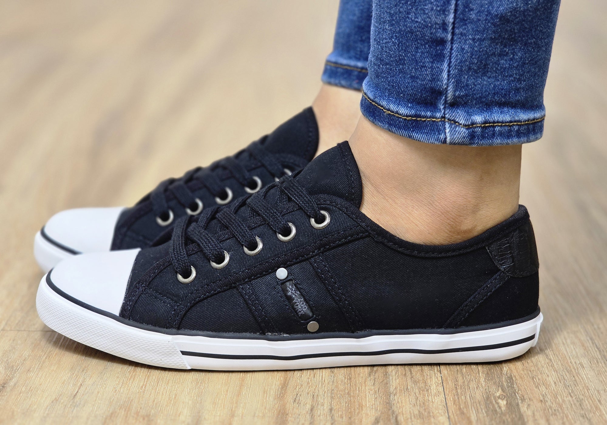 unique-id-384861d5-2238-47f9-bb5a-3a58fc614954