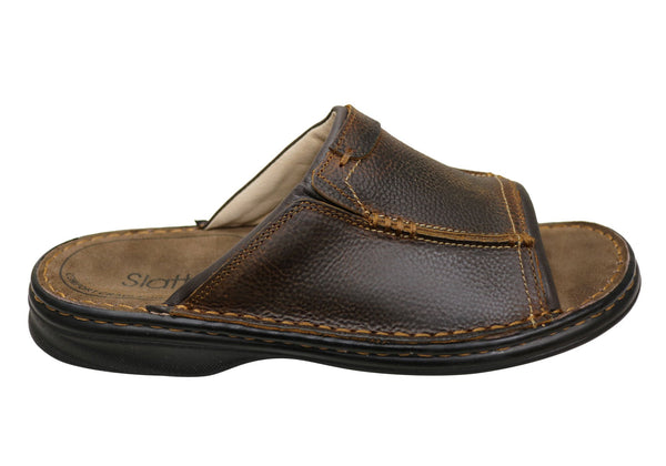 BORN GAVIN | CUSHIONED LEATHER FLIP FLOP SANDAL | DANFORM SHOES —  danformshoesvt